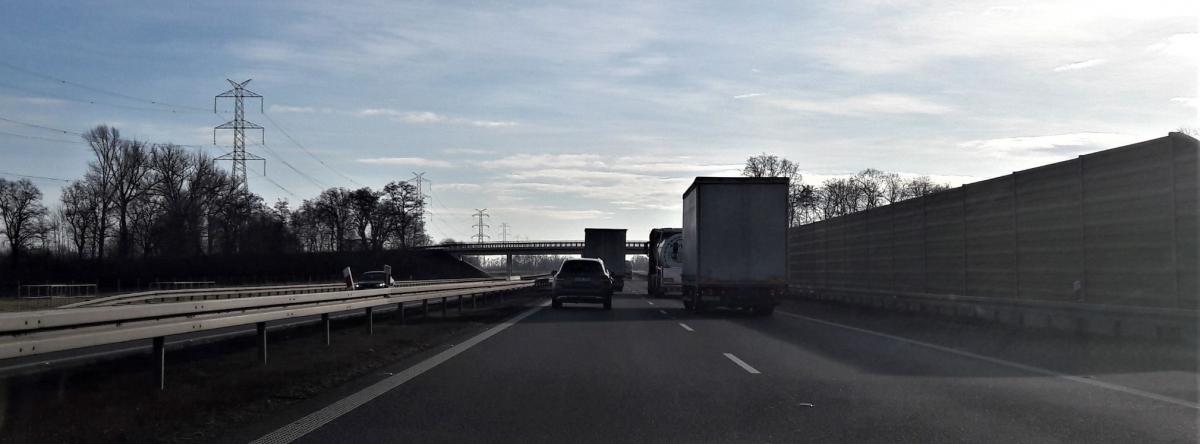 Wyprzedzanie TIRÓW zmorą polskich autostrad